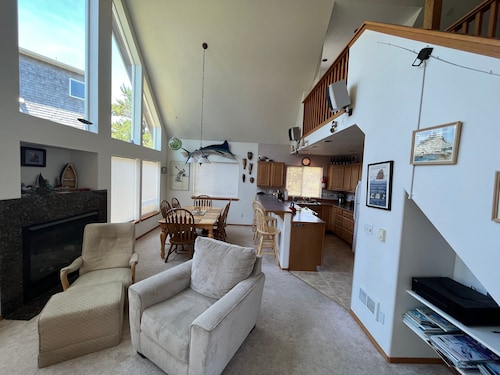 Surfrider - Cozy Beach Cabin, Close to Beach, Pool Table