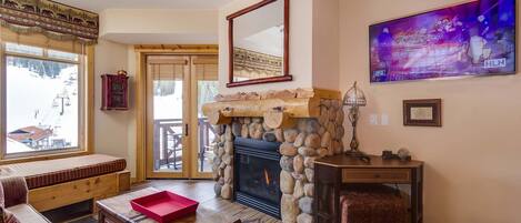 Smart TV, fireplace