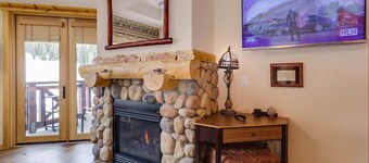 Steps to American Flyer lift & Stellar Mtn Views! Hot Tub, Free Wifi, Heated Pkg