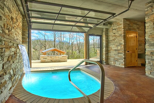A heated pool - Romantic Modern Cabin with Indoor Pool Spa and Amazing Mountain Views (Gatlinburg)
