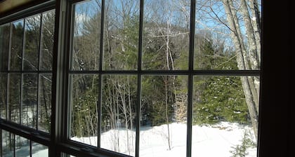 Charming Home, 4 Minutes To Storyland, Golf, Hiking, Skiing, Tubing, Shopping