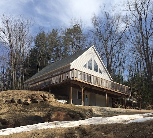 Charming Home, 4 Minutes To Storyland, Golf, Hiking, Skiing, Tubing, Shopping