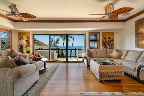 Spacious 2BR | Saltwater Pool | Walk to Restaurants | No Fees