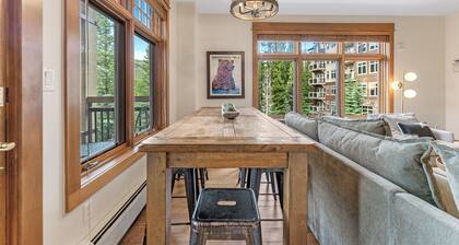 Ski-In / Ski-Out, Condo haut de gamme 2 chambres, buanderie privée, WIFI gratuit