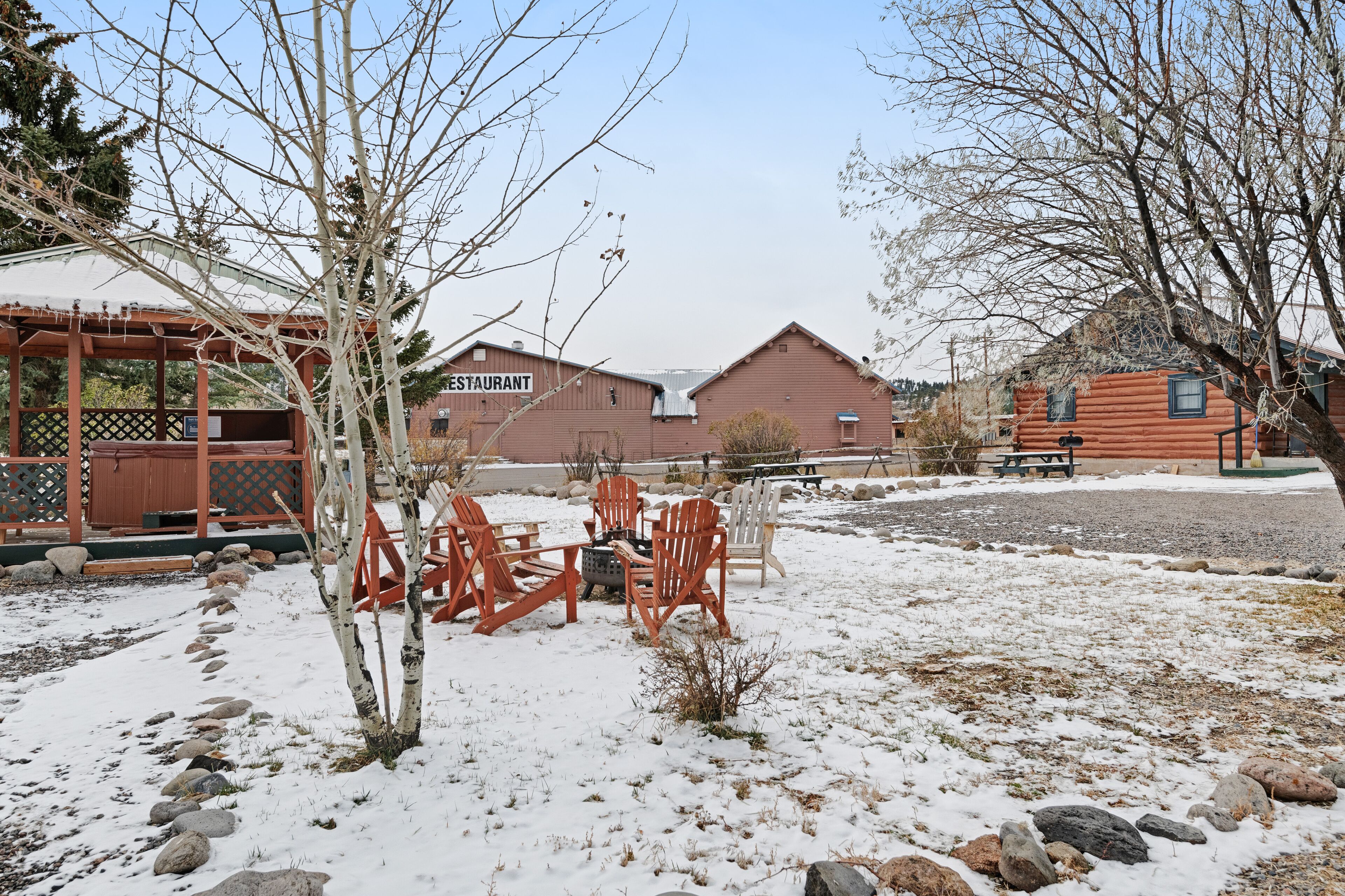 Cabin with WiFi, home comforts, & shared grill - dogs welcome