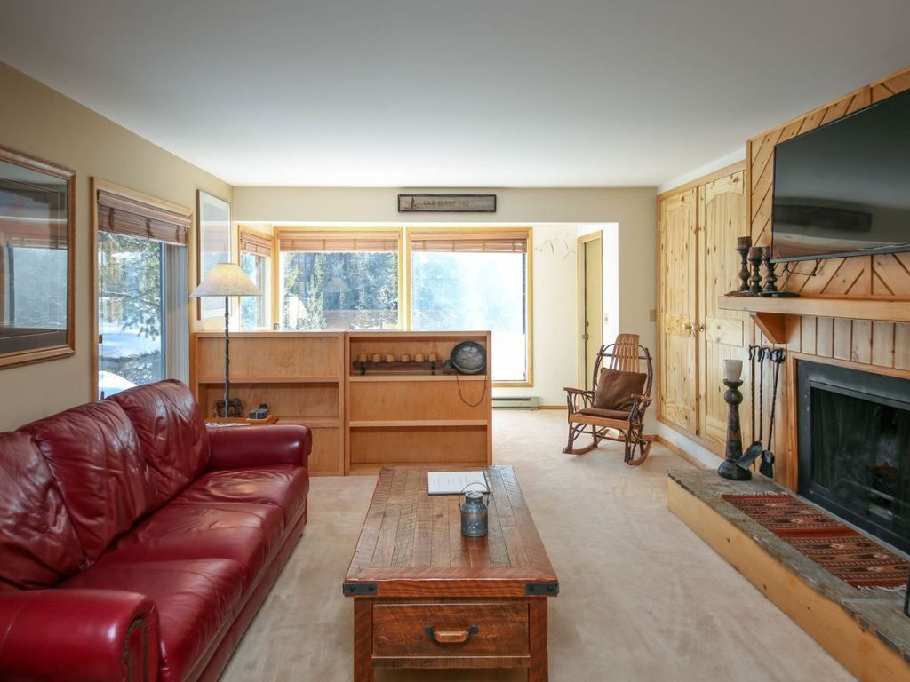 Centrally located condo with great views & fireplace - Stillwater Studio Escape