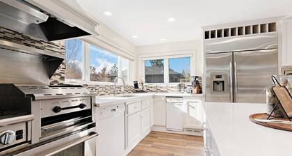 Grand Lakefront Escape: 5 tähden! High End! Telakka! Teatteri! Poreamme! Järvi! Gourmet-keittiö! BBQ! Lux!