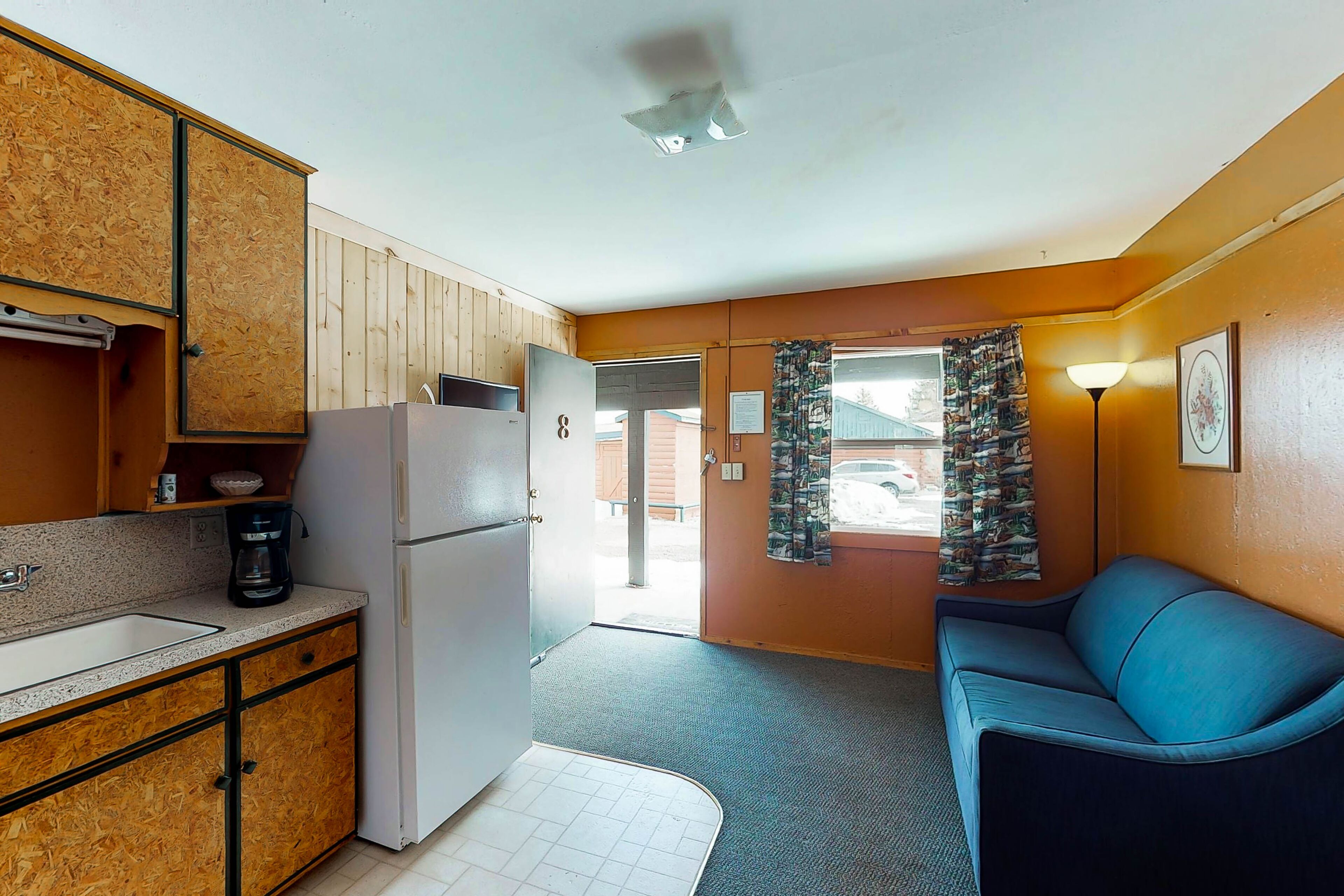 Cozy dog-friendly cabin with grill & free WiFi - 17 miles to skiing