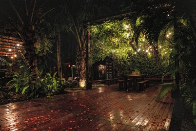 Coconut Grove Garden Cottage • Private Retreat with Free Parking & Full Kitchen