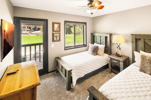 2 bedrooms, WiFi - At the Base by Destination Big Bear : Higher End Townhome! Views of Bear Mtn! WiFi! Laundry! Walk to Bear Mtn! (Big Bear Lake)