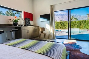 5 bedrooms, desk, iron/ironing board, WiFi