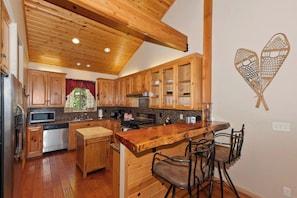 Fridge, microwave, oven, stovetop - Blue Moon: Luxury! Hot Tub! Mtn Views! Large Yard! Pet Friendly! Bonus Garage Conversion! Great Location! BBQ! (Big Bear Lake)