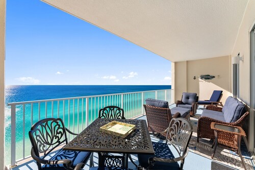 4 Free Beach Chairs, New 2026 Ownership, Updated, & Remodeled! Beach-Front