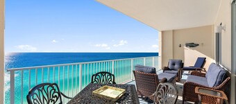 4 Free Beach Chairs, New 2026 Ownership, Updated, & Remodeled! Beach-Front