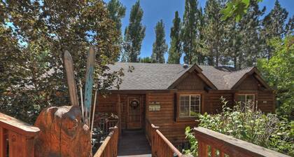 Close to Bear Mtn Resort! Cable & WiFi! Tree Views! Large Deck! Fully Fenced Yard! Fireplace!