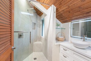 Combined shower/bathtub, hair dryer, towels - Pali Ke Kua 201, Spectacular Oceanfront with Bali Hai View, Renovated 2025 (Princeville)