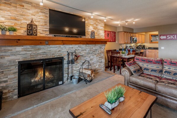 Smart TV, fireplace