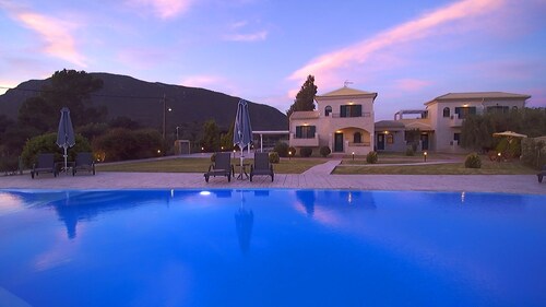 Thalassa - A paradise. Luxury 2 Bedrooms House (Sleeps 4) With Pool In Corfu