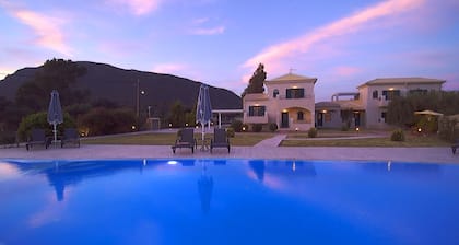Thalassa - A paradise. Luxury 2 Bedrooms House (Sleeps 4) With Pool In Corfu