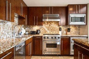 ثلاجة، ميكروويف، فرن، غسالة أطباق