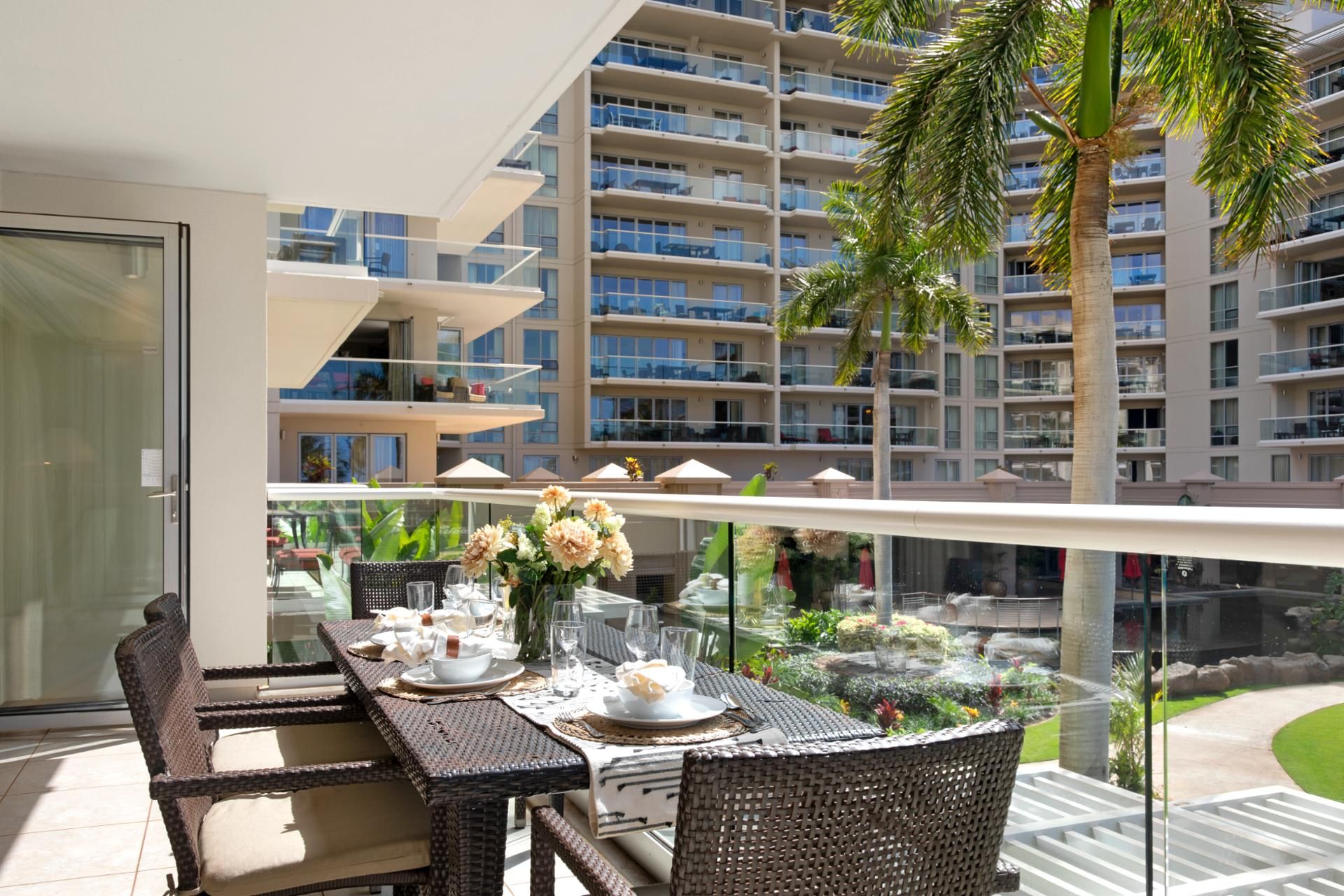  An alfresco setting where every meal feels like a special occasion