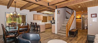 Timberline Lodge: ryggen til National Forest! I nærheten av Bear Mtn! Biljardbord! Boblebad!