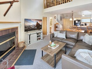Smart TV, fireplace, DVD player, stereo - Woods Resort Village 10 Cozy Killington Escape โ1BR + Loft, Fireplace, Pool & Hot Tub Access (Killington)