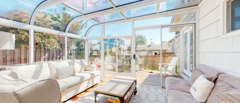 TV, fireplace, DVD player, books