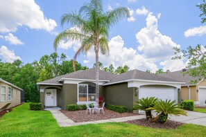 Exterior - Fabulous, Disney, Wooded Behind, South facing Pool, Lania, Large Pool Deck (Kissimmee)