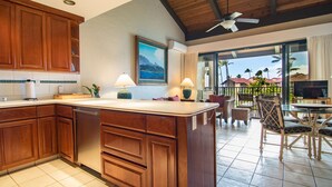 Interior - Unique 3bd condo, gourmet kitchen and sunset views (Lahaina)