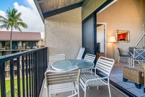 Outdoor dining - Unique 3bd condo, gourmet kitchen and sunset views (Lahaina)