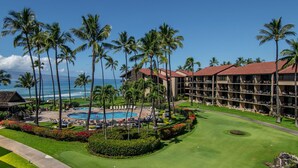 Exterior - Unique 3bd condo, gourmet kitchen and sunset views (Lahaina)