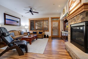 TV, fireplace, stereo