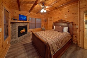 5 bedrooms, iron/ironing board, Internet, bed sheets