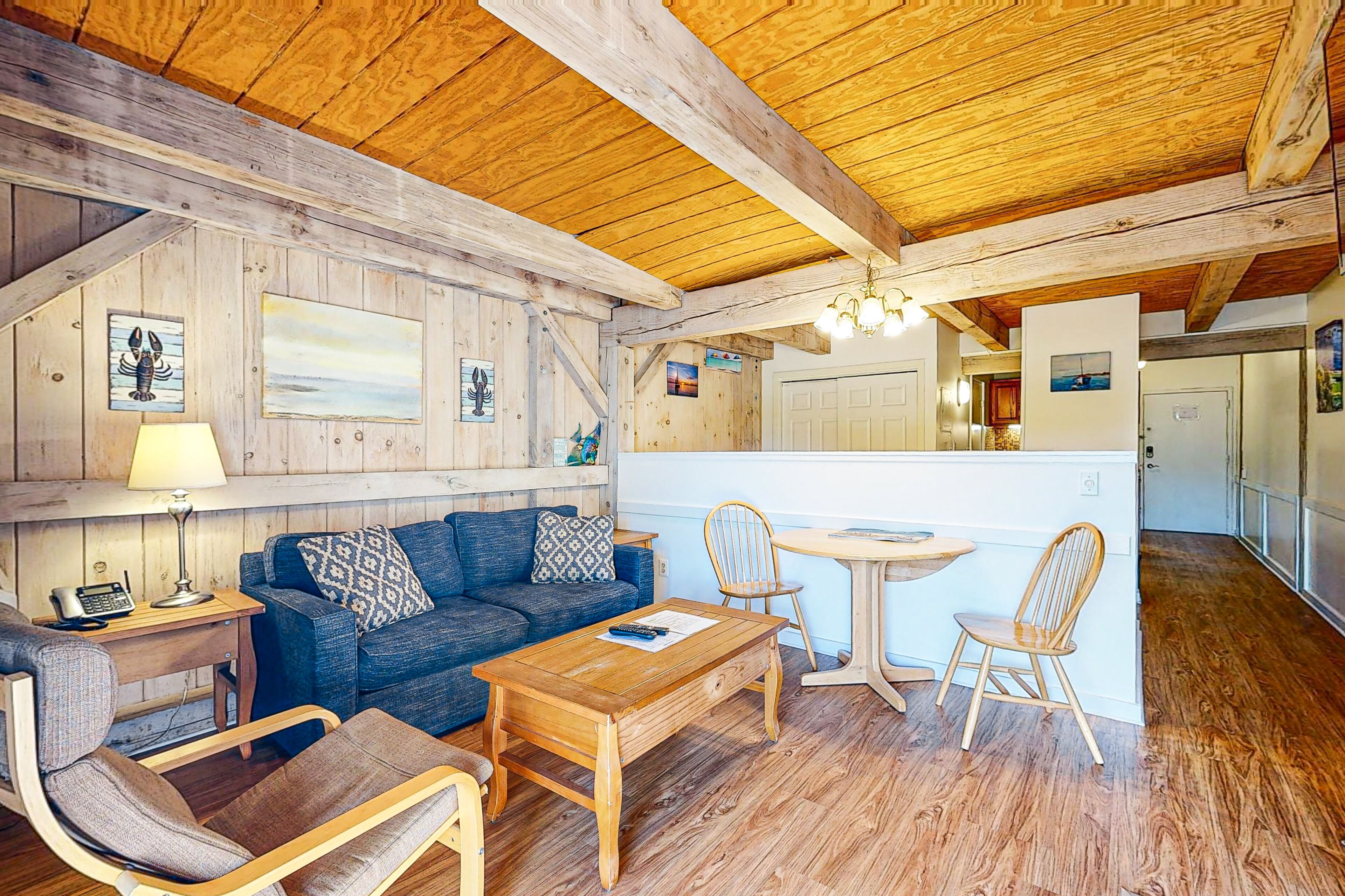 Charming condo with pool & resort amenities - close to the beach
