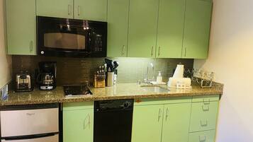 Fridge, microwave, stovetop, dishwasher