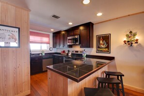 Fridge, microwave, oven, stovetop - Gulf Front Unit! Lots Of Fun In The Sun At Needle Rush Point! (Perdido Key)