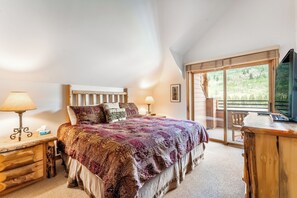 2 bedrooms, iron/ironing board, internet, bed sheets - Ideal Location in River Run, Beautiful Mountain Views, Close to Gondola/Shops (Keystone)