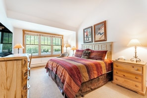 2 bedrooms, iron/ironing board, internet, bed sheets