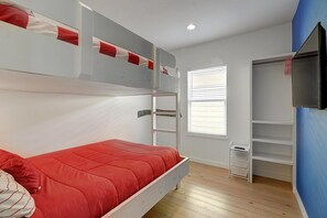 4 bedrooms, iron/ironing board, free WiFi, bed sheets