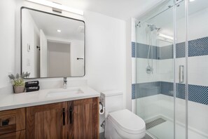 Bathtub, hair dryer, towels - 3BR | Foxglove  | Wood Burning Fireplace | Mudroom | Near Gondola | Parking (Whistler)