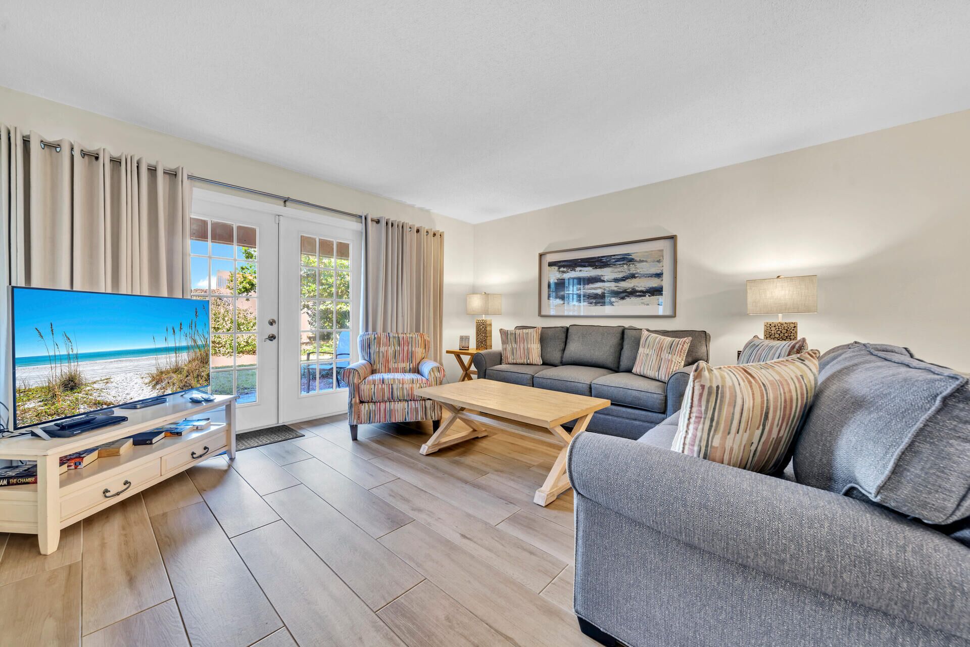 Beach Service Included, Private Beach, Chateau La Mer 9B!