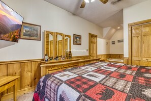 4 bedrooms, iron/ironing board, free WiFi, bed sheets