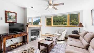 Televisio, takka, DVD-soitin