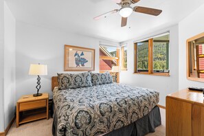 1 habitaci ón, tabla de planchar con plancha, internet y ropa de cama 