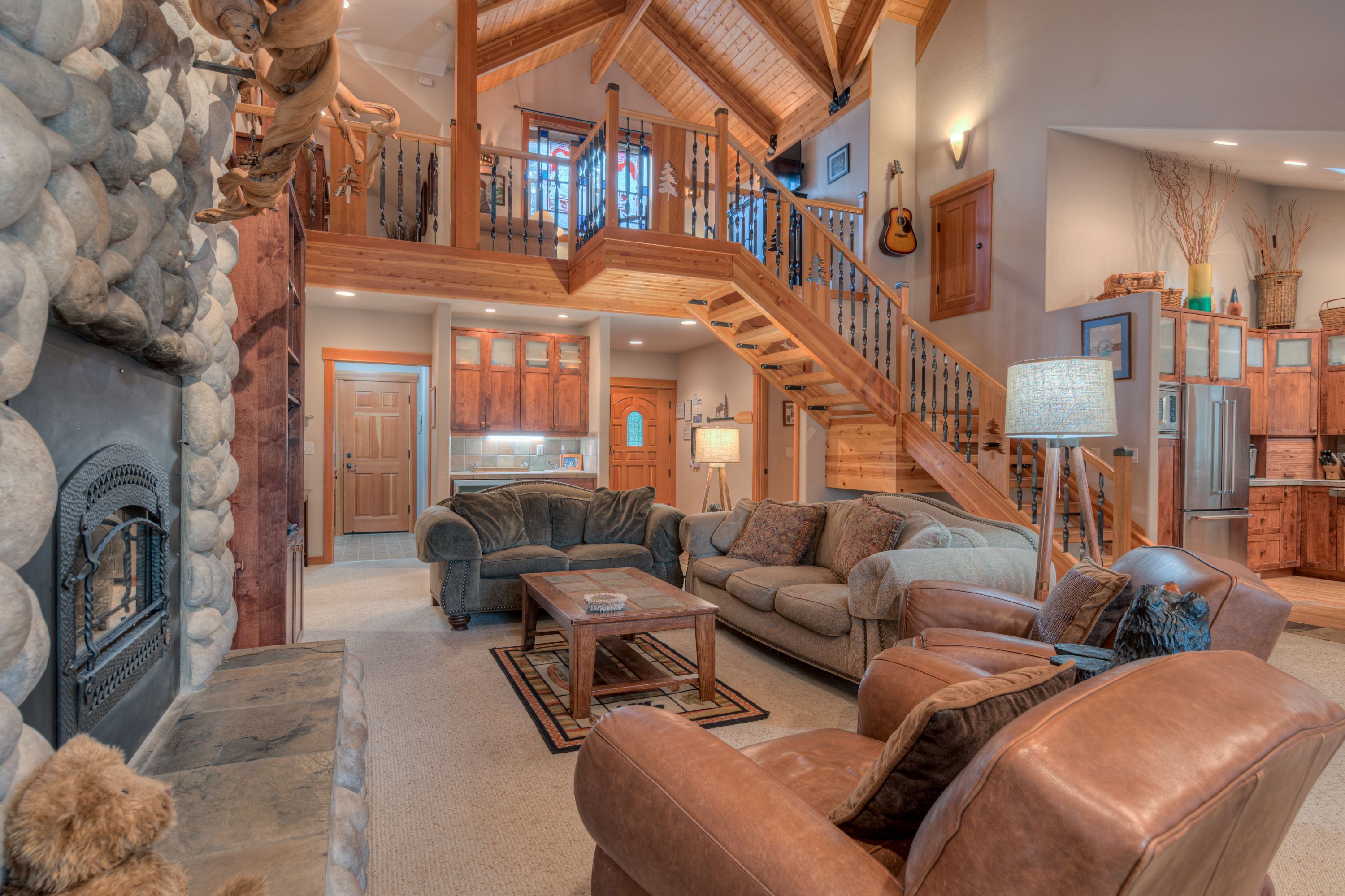 Pet Friendly w/ Fee, Hot Tub, Fireplace, Bikes, A/C and 10 Unlimited SHARC!