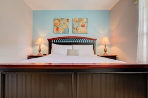 3 bedrooms, desk, iron/ironing board, travel cot