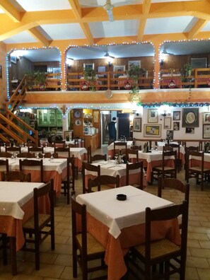 Breakfast, lunch, dinner served; local cuisine, sea views  - Domus Pacis Loreto (Loreto)