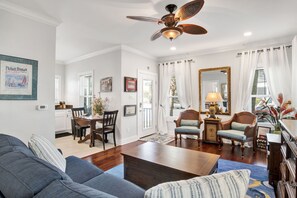 TV, books, stereo - Cozy Condo Near Beach, Complete with Tiki Bar & Grill: The Sundancer! (Perdido Key)