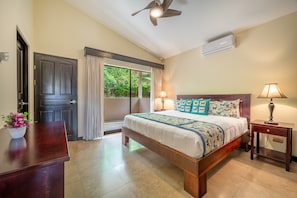 2 slaapkamers, een strijkplank/strijkijzer, internet, beddengoed